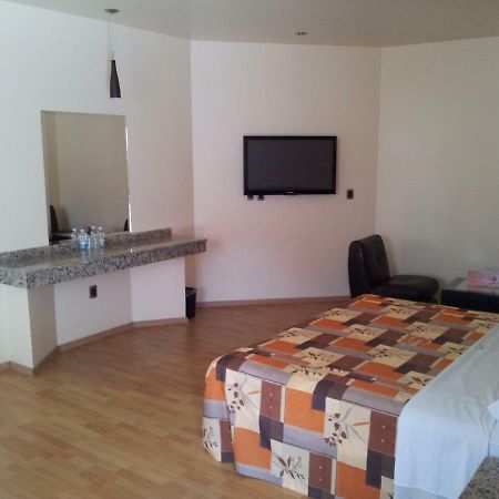 Motel Paraiso Suites Керетаро Экстерьер фото